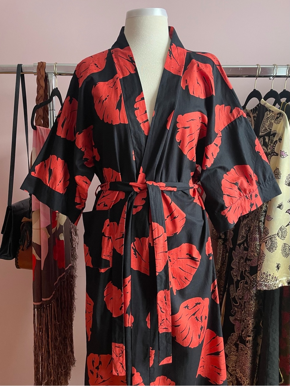 Vintage 80s Cotton Seashell Print Black & Red Kimono Lounge Robe Made in France